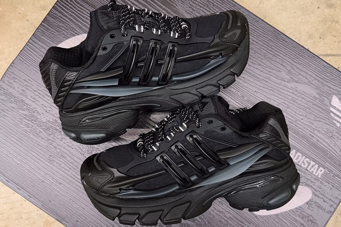 https-hypebeast.com-image-2025-12-03-pharrell-adidas-viriginia-adistar-jellyfish-triple-black-release-info-001