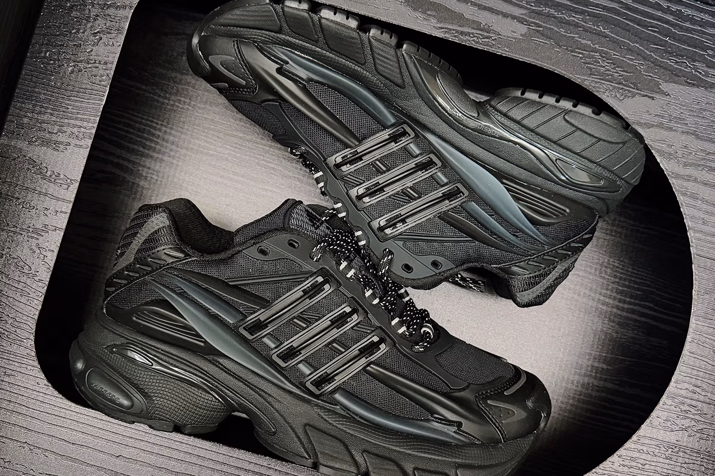 https-hypebeast.com-image-2025-12-03-pharrell-adidas-viriginia-adistar-jellyfish-triple-black-release-info-002