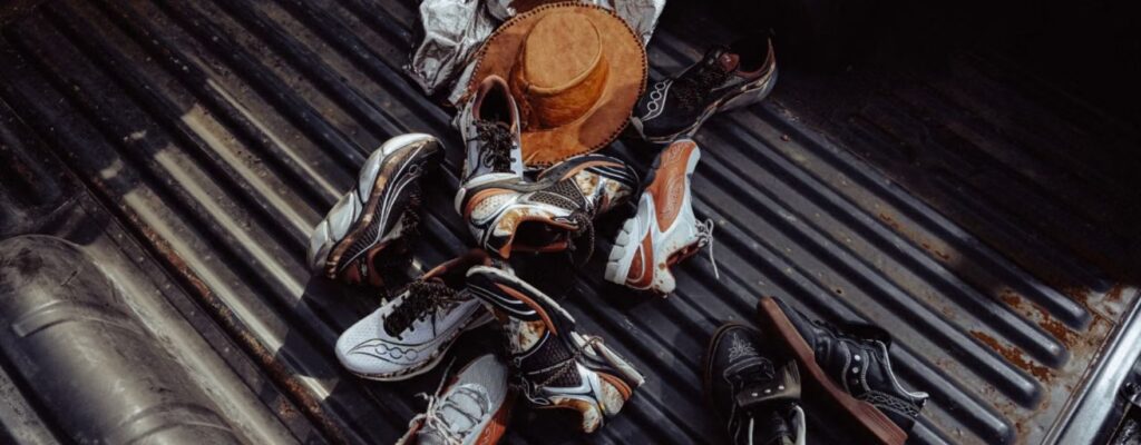 SAUCONY PRETVARA TRKAČKE PATIKE U KAUBOJSKI DIVLJI ZAPAD